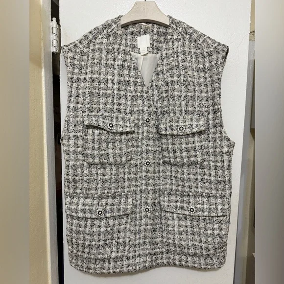 ✨ H&M Tweed Bouclé Vest – Size M – Gently Worn Once ✨ - Picture 3 of 9